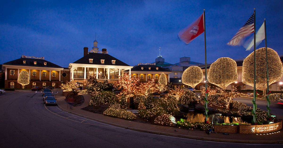 GaylordChristmasOutside-